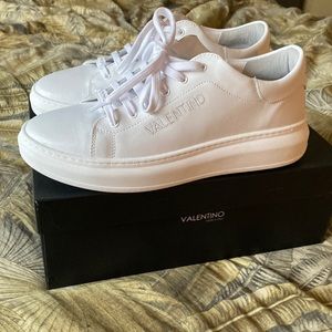 Brand new mama Valentino dioniso white size 9.5